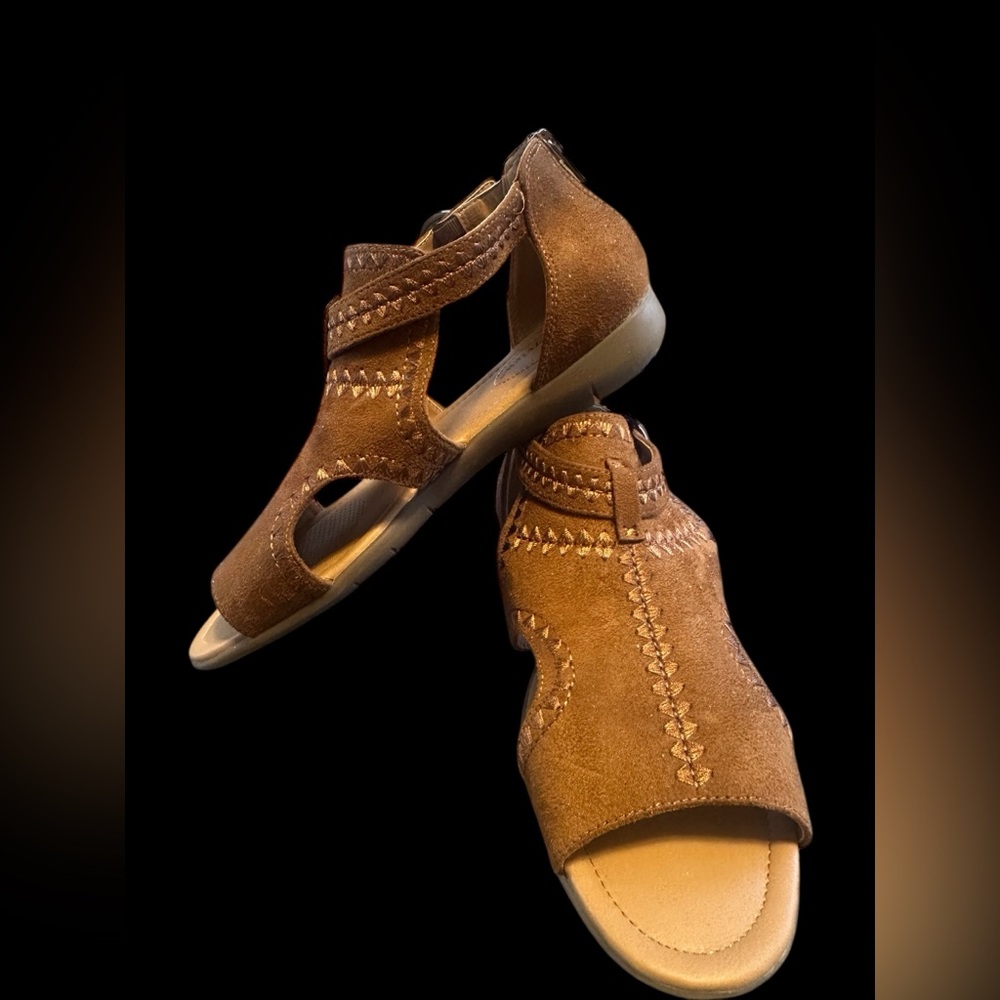 NWOT Comfortview Kaia Brown Sandals Size 9WW